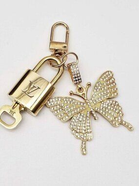 LV Authentic Gold Padlock 🔒 Key Set w/ Unbranded Butterfly Keychain Charm